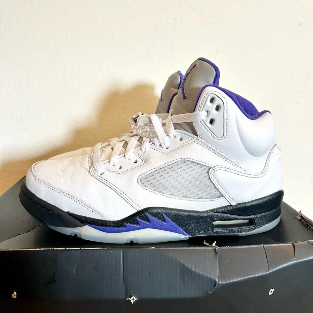 AUTHENTIC Jordan 5 Retro Dark Concord size 8.5 DD0587-141 2022 PRE-OWNED